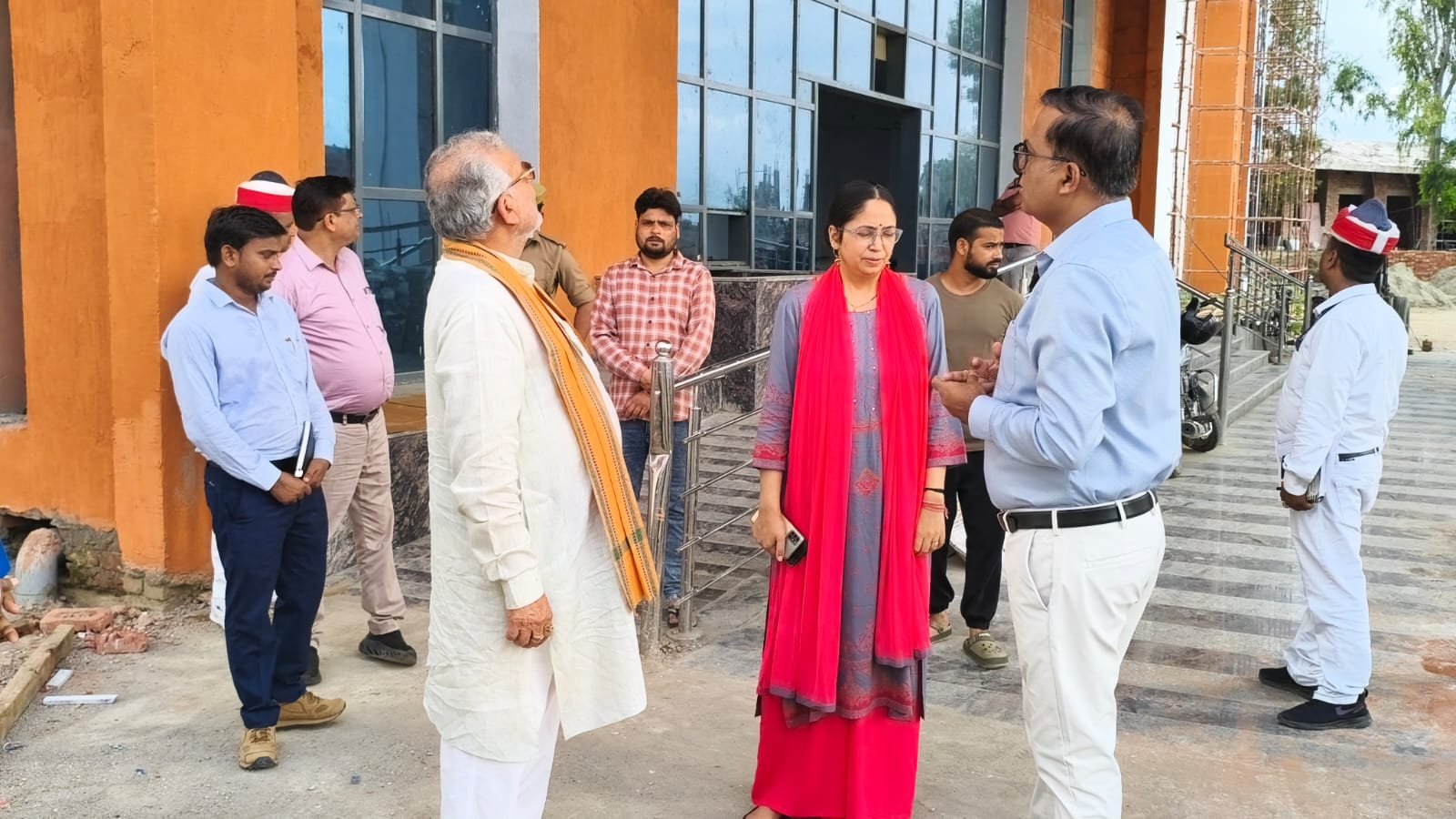 वित्त मंत्री सुरेश खन्ना ने विकास कार्यों का किया निरीक्षण, निर्माण में तेजी लाने के निर्देश